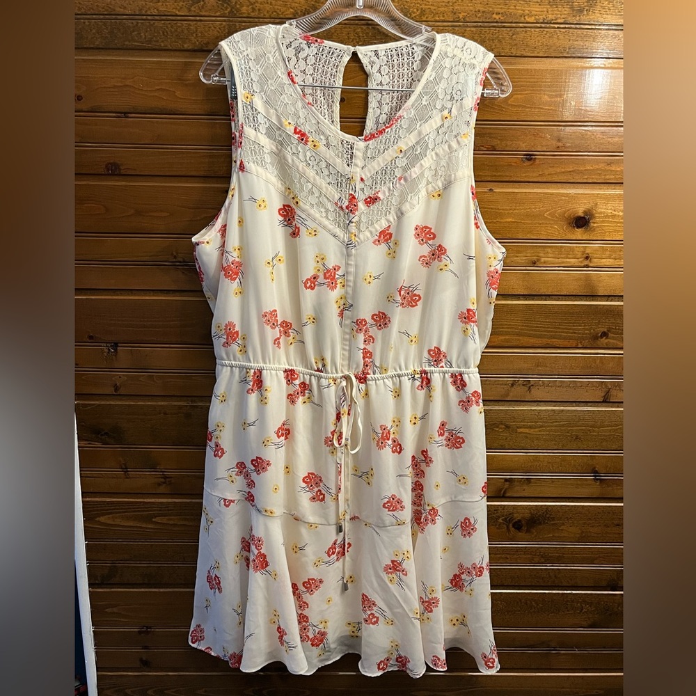 XL sleeveless dress. Maurices. Ivory with red and yellow flowers.